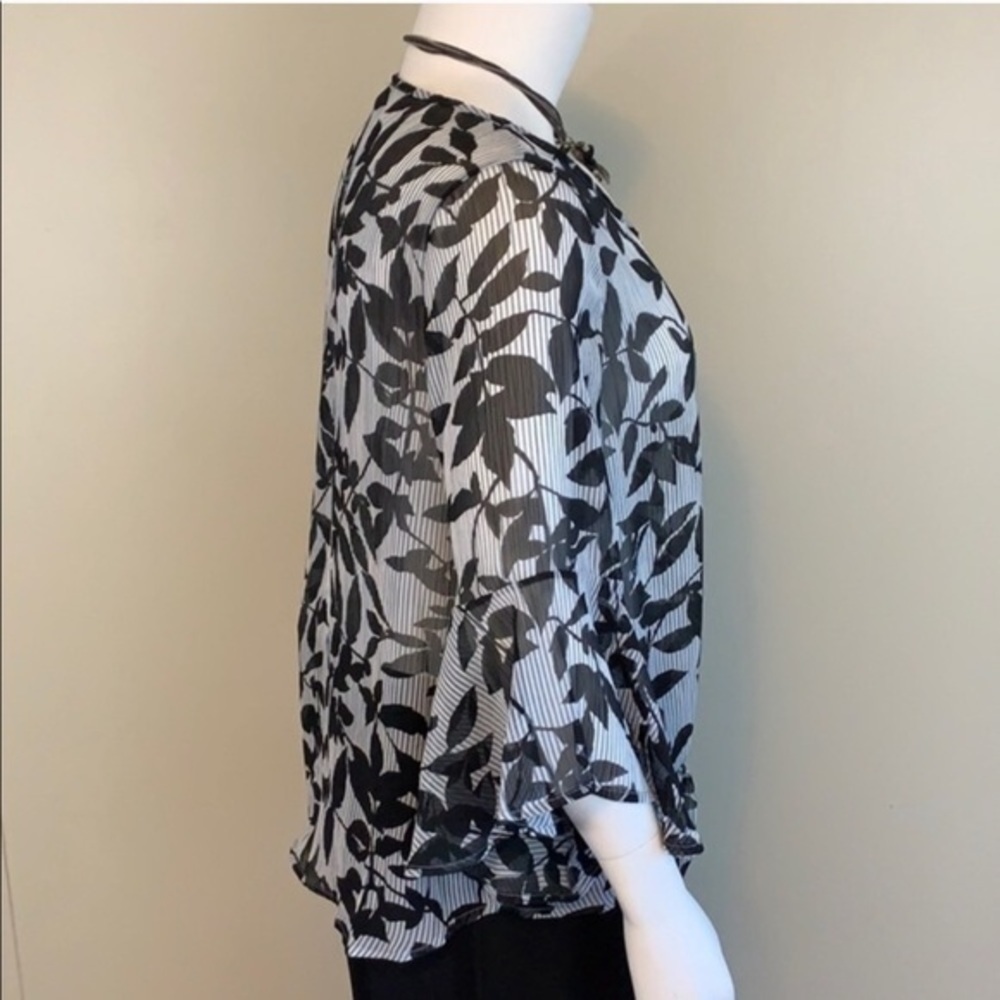LAST 1 💥 Gorgeous Leaf & Pinstripe Blouse BRAND NEW (2X but Runs Small) - Picture 3 of 7